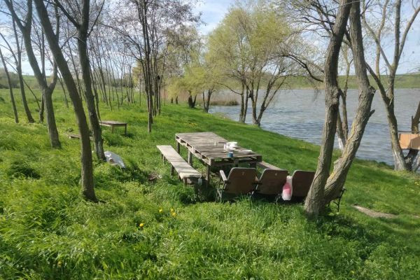 Lacul Budey: O Destinație Atrăgătoare pentru Pescuit și Relaxare lângă Orhei