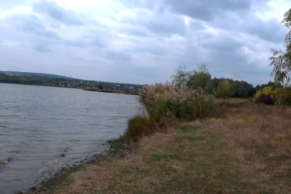 Lacul Suruceni: Pescuit cu Platã Lângă Chișinău cu Posibilitate de Pescuit Nocturn
